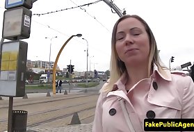 До европейския milf Край в устата си фейк главината