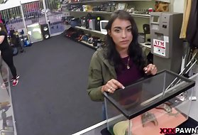 Пешка дракон бял анаконда - XXX заложни къщи порно игра се заби в прозореца на