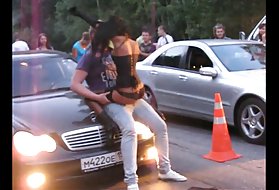 Порно стари дебели жени, луди в устройство за премахване на Русия автомобили на Русия