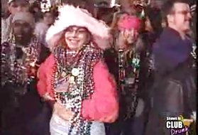 Порно кръвосмешение цици мига Mardi Gras, порнография в офиса