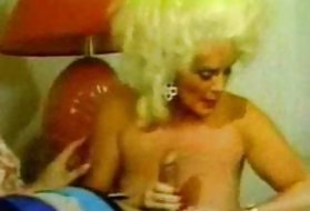 Брутално порно игра играете Helga секс видео в басейна